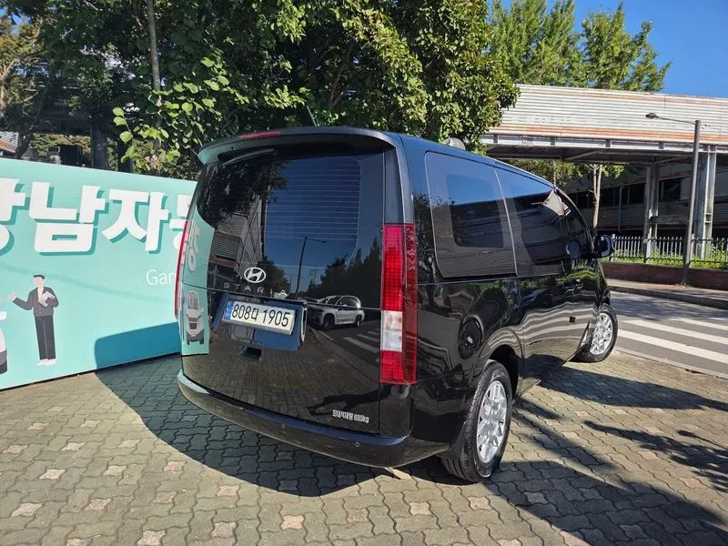 Hyundai Staria  5-Seater Modern, снимка 2 - Автомобили и джипове - 56590852
