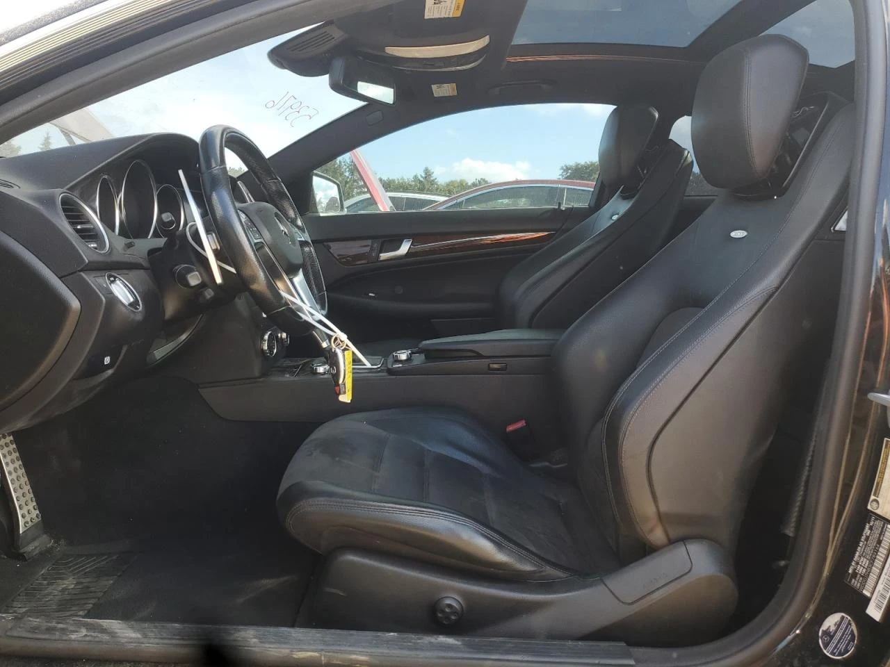 Mercedes-Benz C 63 AMG COUPE - изображение 7