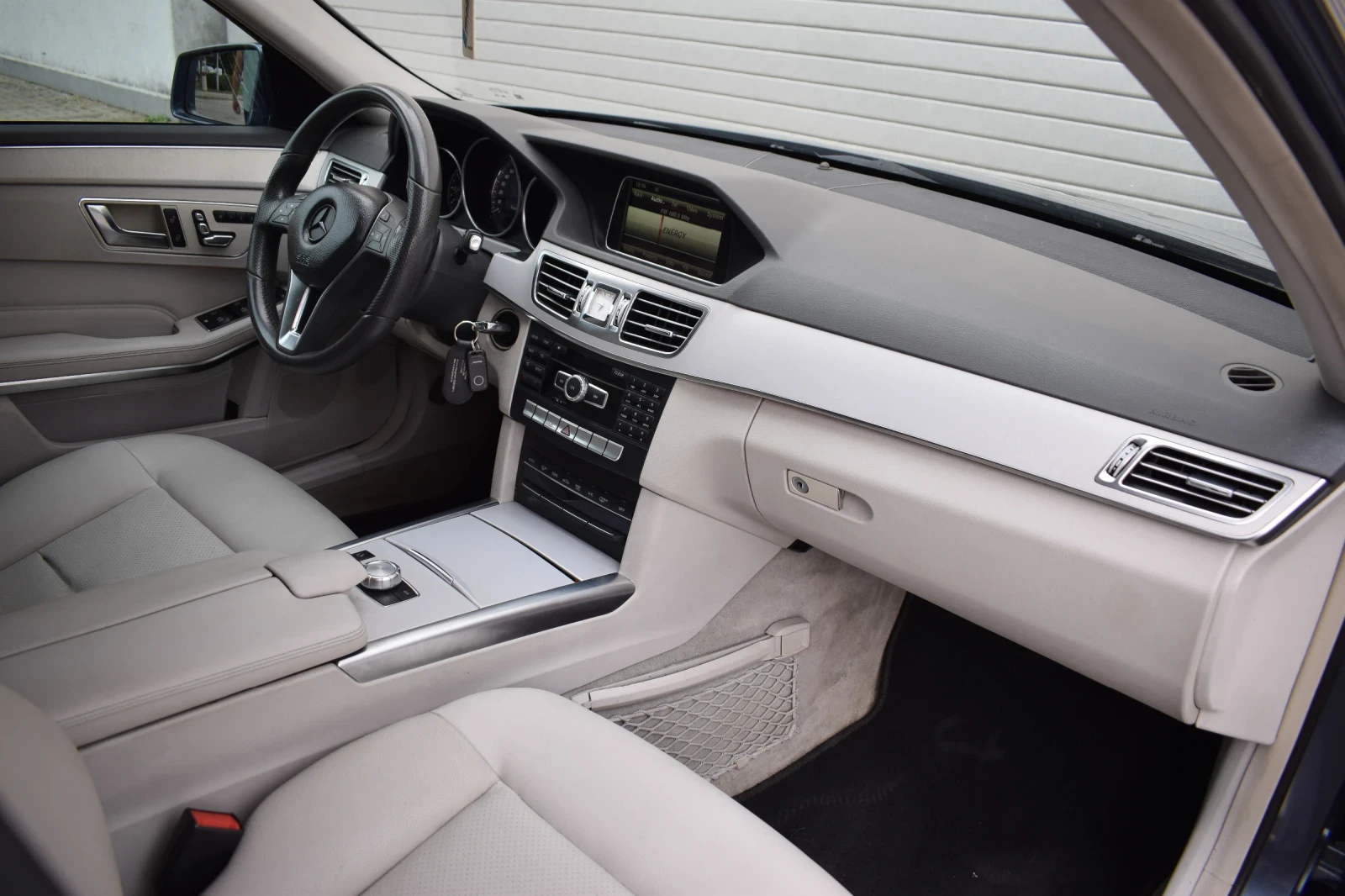 Mercedes-Benz E 250 РЕАЛНИ КМ! LED/NAVI, снимка 12 - Автомобили и джипове - 53773788