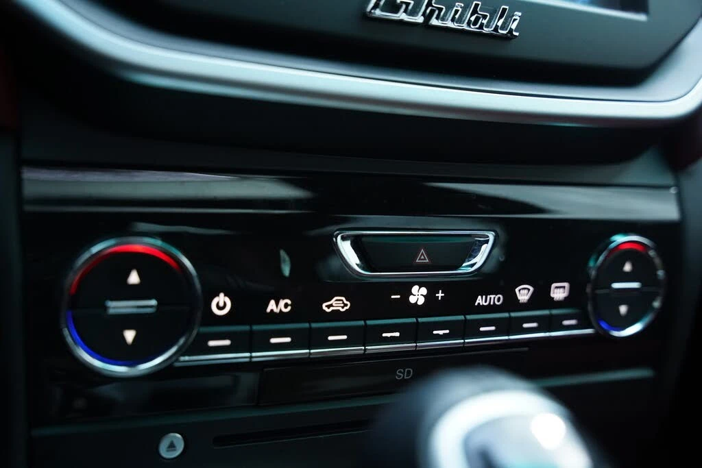 Maserati Ghibli AвтоКредит* (ЦЕНА ДО БГ), снимка 17 - Автомобили и джипове - 53984394