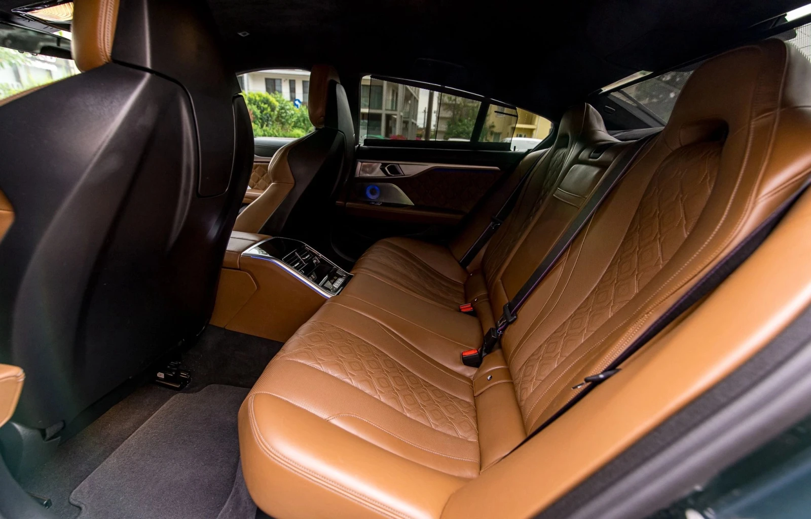 BMW M8 Competition xDrive, снимка 10 - Автомобили и джипове - 54411972