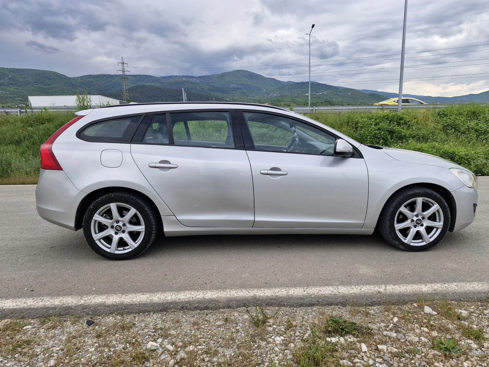 Volvo V60 2.0TD D5 163к.с. Нави, Автоматик, Панорама Фул екс, снимка 7 - Автомобили и джипове - 54494707