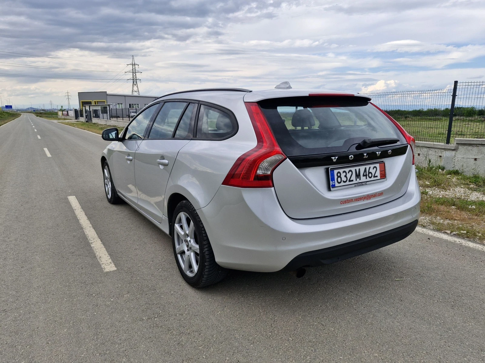 Volvo V60 2.0TD D5 163к.с. Нави, Автоматик, Панорама Фул екс, снимка 4 - Автомобили и джипове - 54494707