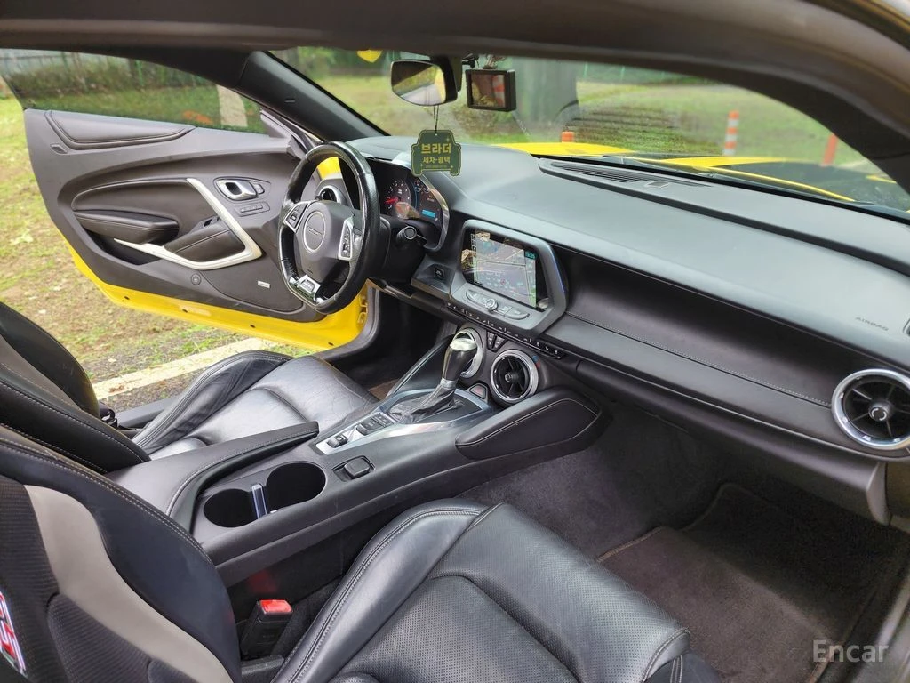 Chevrolet Camaro 6.2 SS V8* BOSE* ХЕДЪП* ПОДГРЕВ* ОБДУХВАНЕ* КАМЕРА, снимка 12 - Автомобили и джипове - 55963845