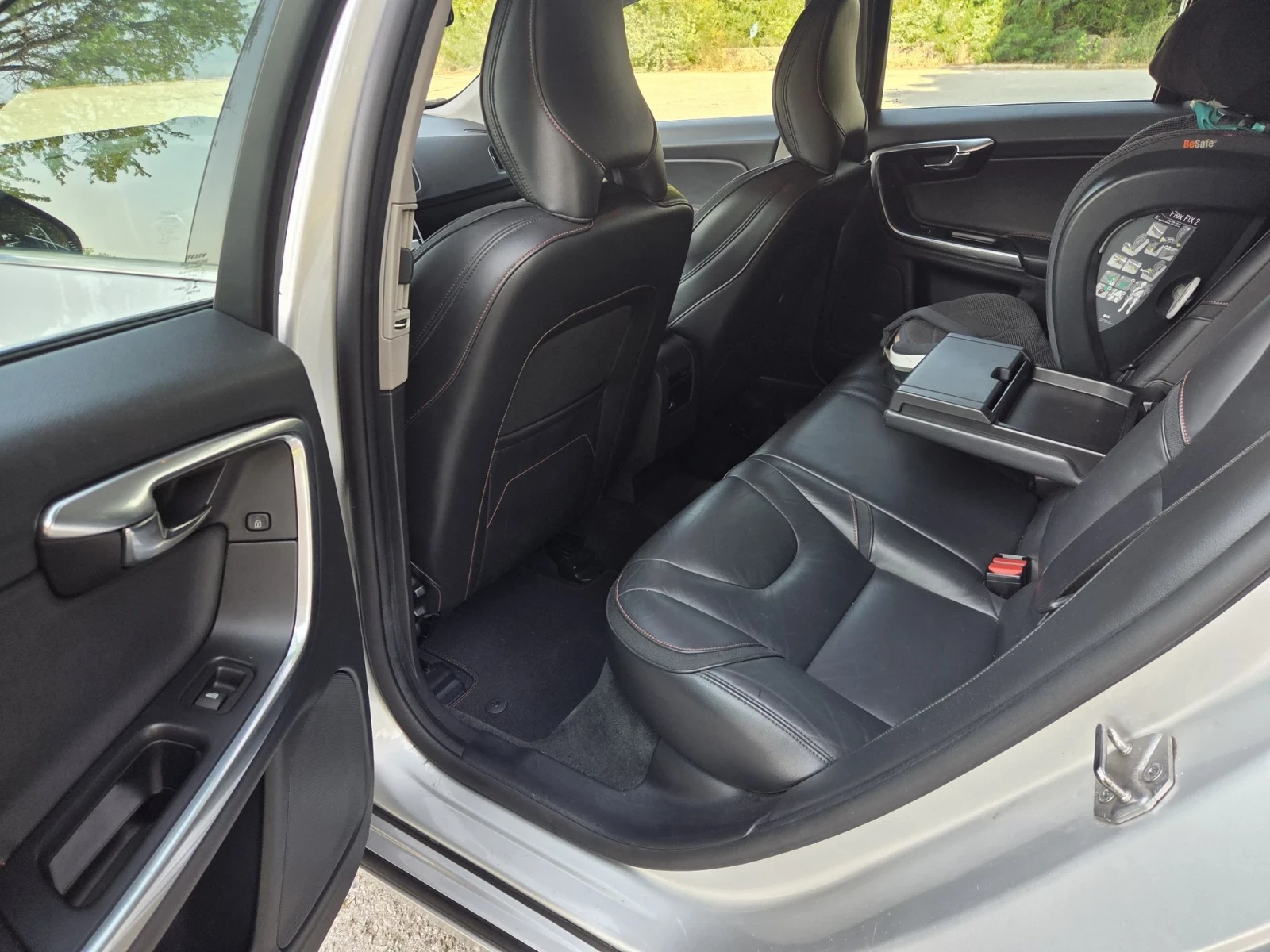 Volvo V60 2.0 D2 120, снимка 11 - Автомобили и джипове - 56258787