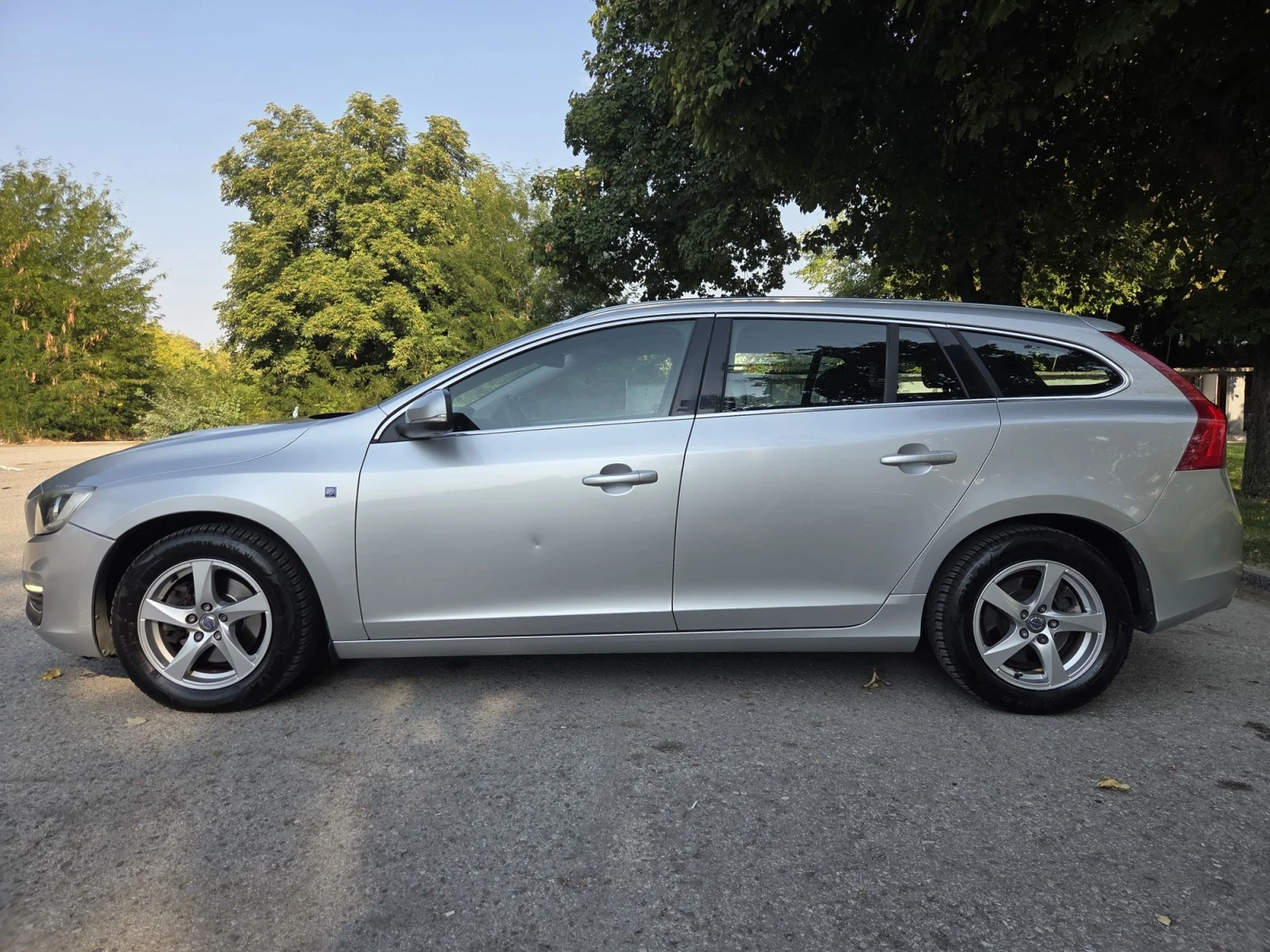 Volvo V60 2.0 D2 120, снимка 3 - Автомобили и джипове - 56258787