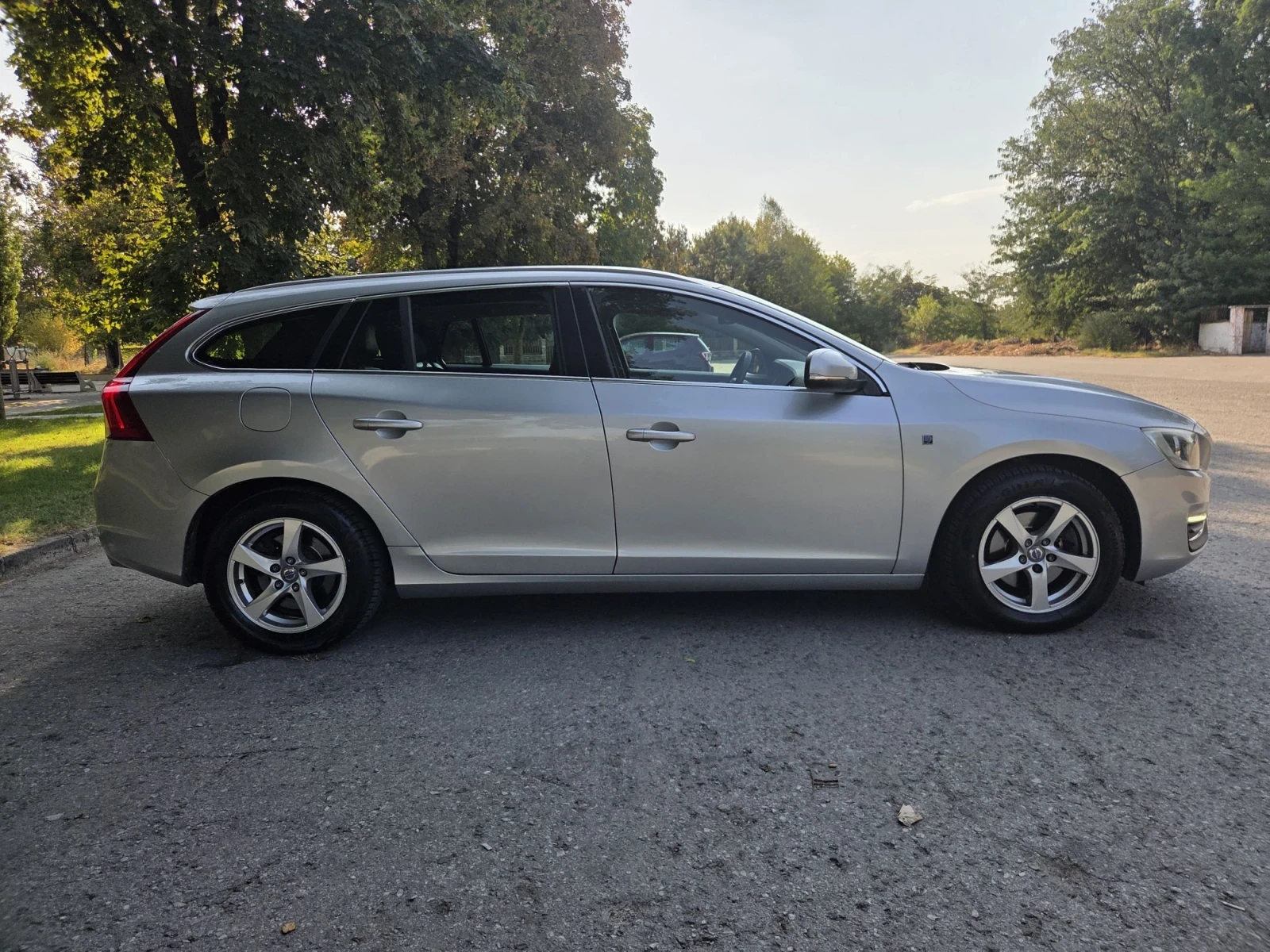 Volvo V60 2.0 D2 120, снимка 5 - Автомобили и джипове - 56258787