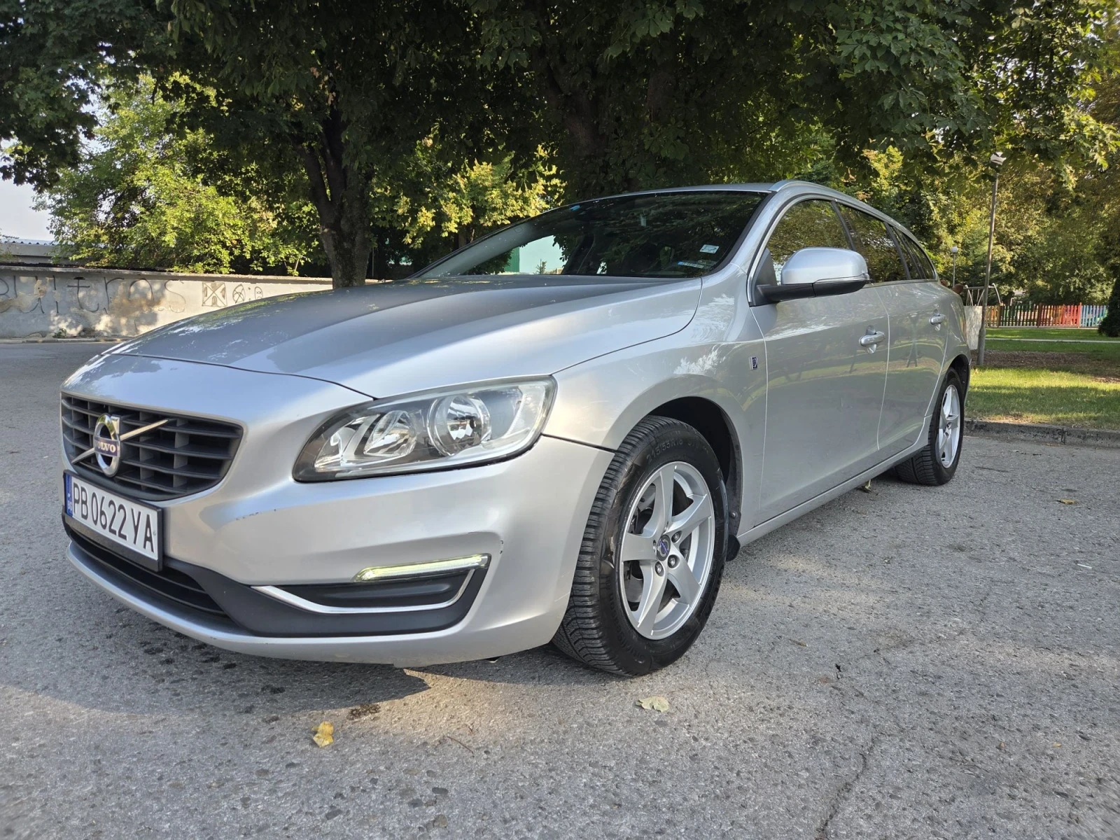 Volvo V60 2.0 D2 120, снимка 4 - Автомобили и джипове - 56258787
