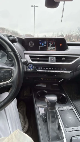 Lexus UX 250h  * CARFAX * ОБДУХВАНЕ * ПАМЕТ * ПОДГРЕВ * NAVI, снимка 9