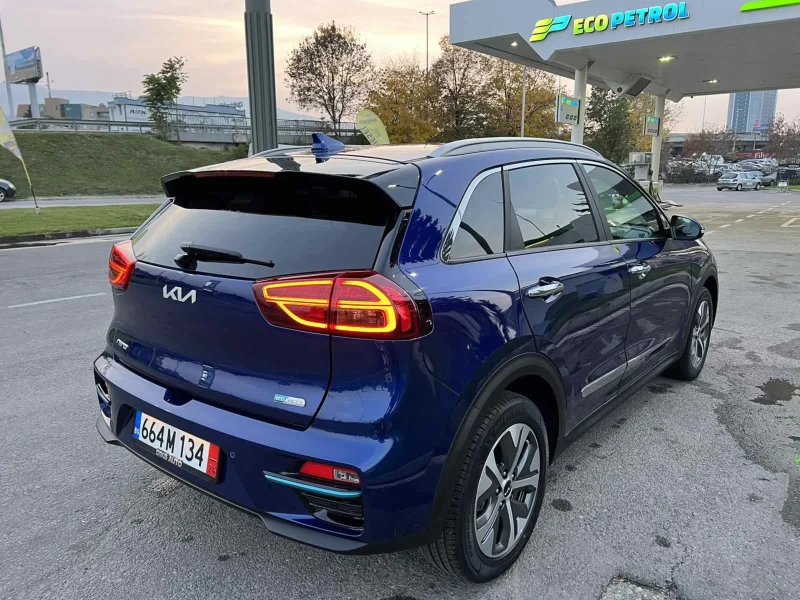 Kia Niro 11000км/ВСИЧКИ ЕКСТРИ/ПОДГРЕВ ОБДУХВАНЕ КАПАРИРАН , снимка 6 - Автомобили и джипове - 47771906