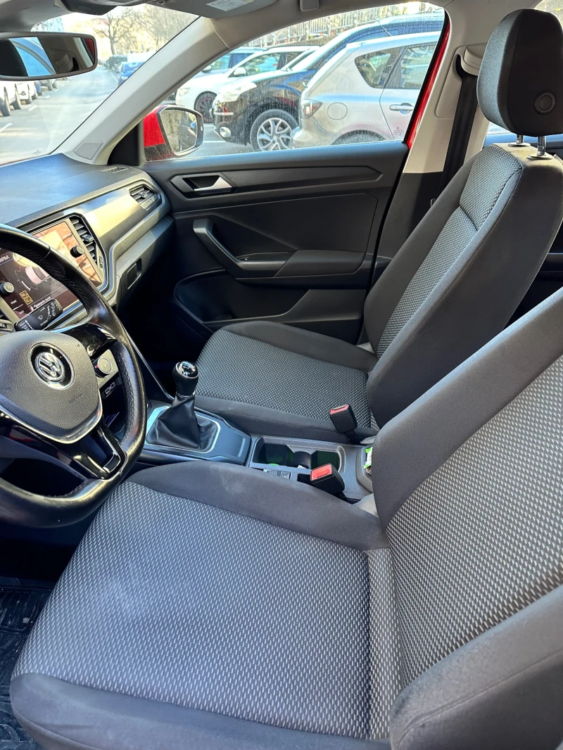 VW T-Roc, снимка 11 - Автомобили и джипове - 52935626