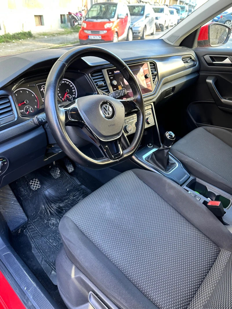 VW T-Roc, снимка 10 - Автомобили и джипове - 52935626