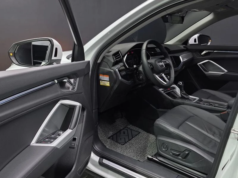 Audi Q3 40 TFSI Quattro| 190к.с.| ВКЛ.ТЕХНОТЕСТ, снимка 9 - Автомобили и джипове - 55318817