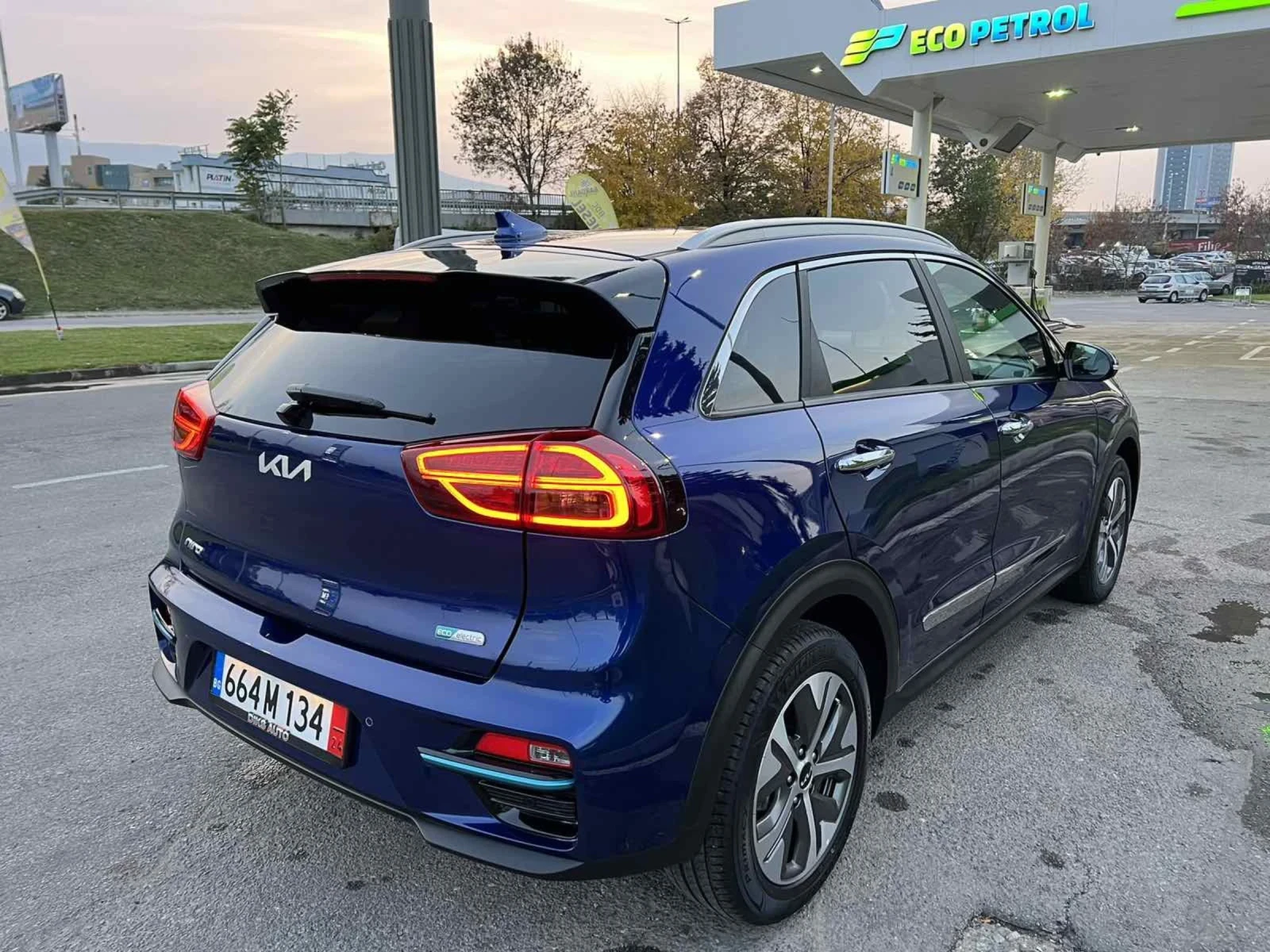 Kia Niro 11000км/ВСИЧКИ ЕКСТРИ/ПОДГРЕВ ОБДУХВАНЕ - изображение 6