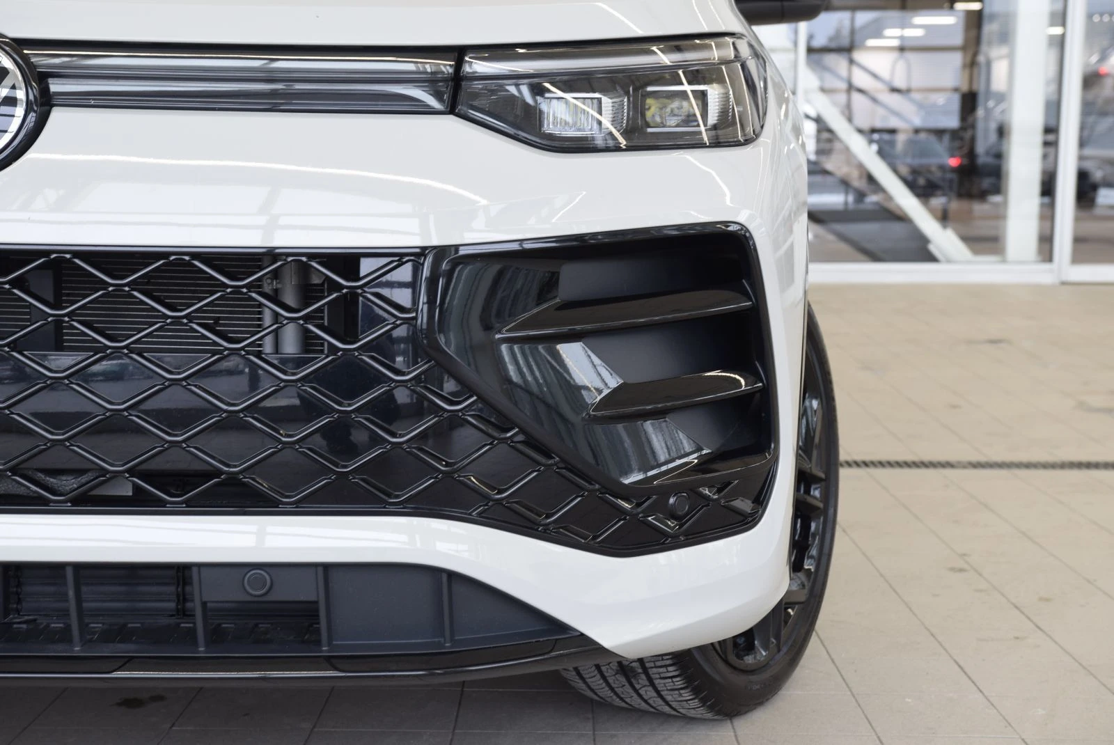 VW Tiguan Comfortline + Black Package | Цена до България, снимка 6 - Автомобили и джипове - 54080830