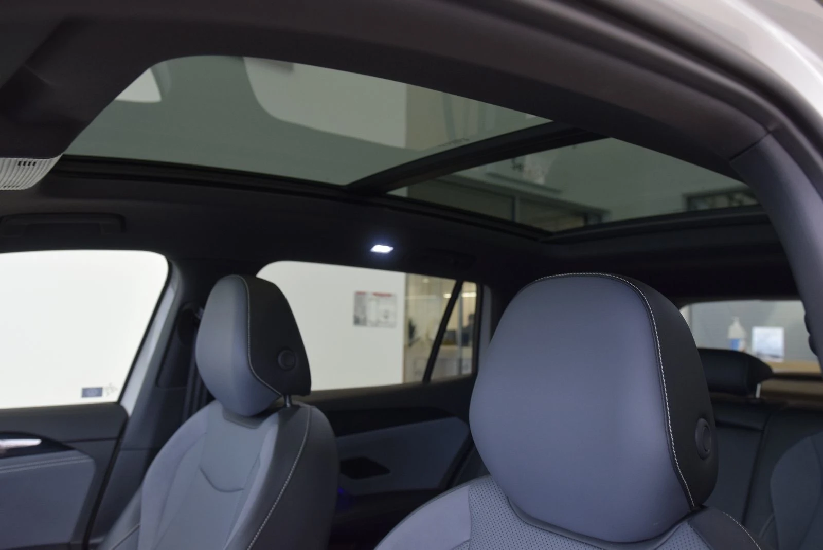 VW Tiguan Comfortline + Black Package | Цена до България, снимка 12 - Автомобили и джипове - 54080830