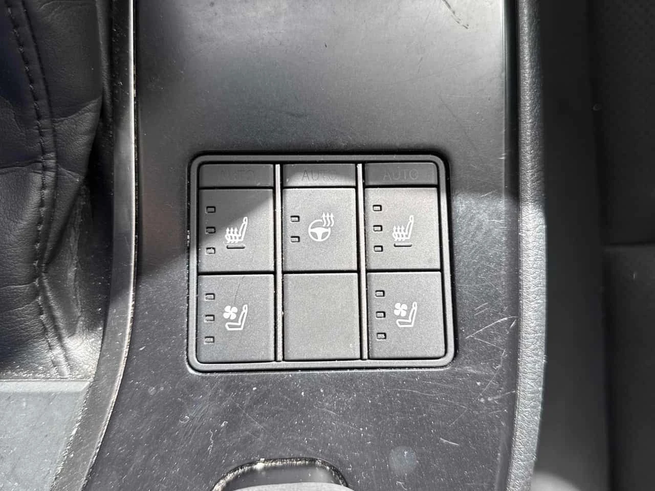 Lexus UX 250h  CARFAX, снимка 10 - Автомобили и джипове - 54148565