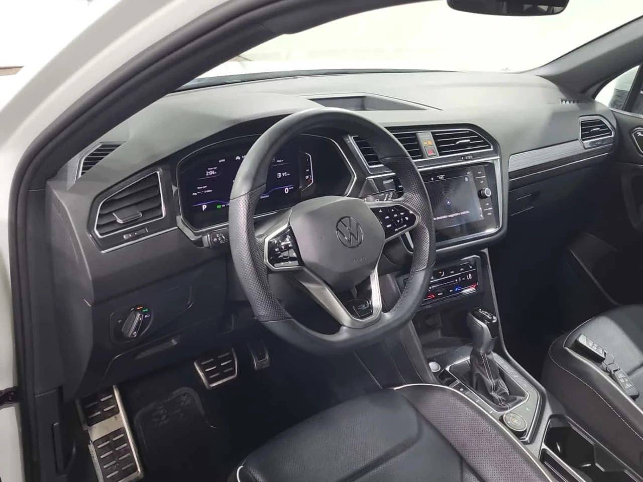 VW Tiguan  R LINE / 360 / MARSHAL / ОБДУХВАНЕ , снимка 10 - Автомобили и джипове - 54257646