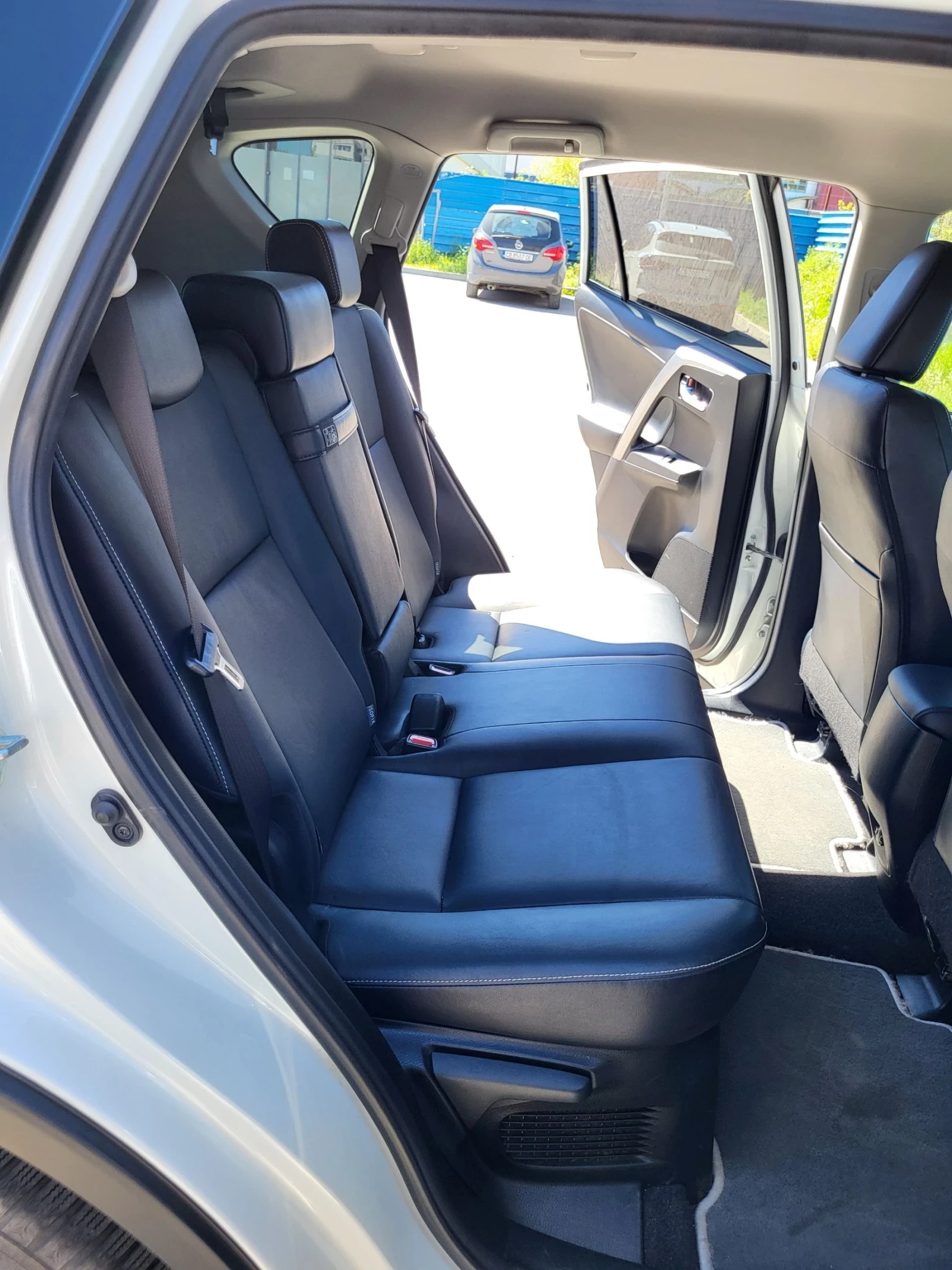 Toyota Rav4, снимка 10 - Автомобили и джипове - 54326154