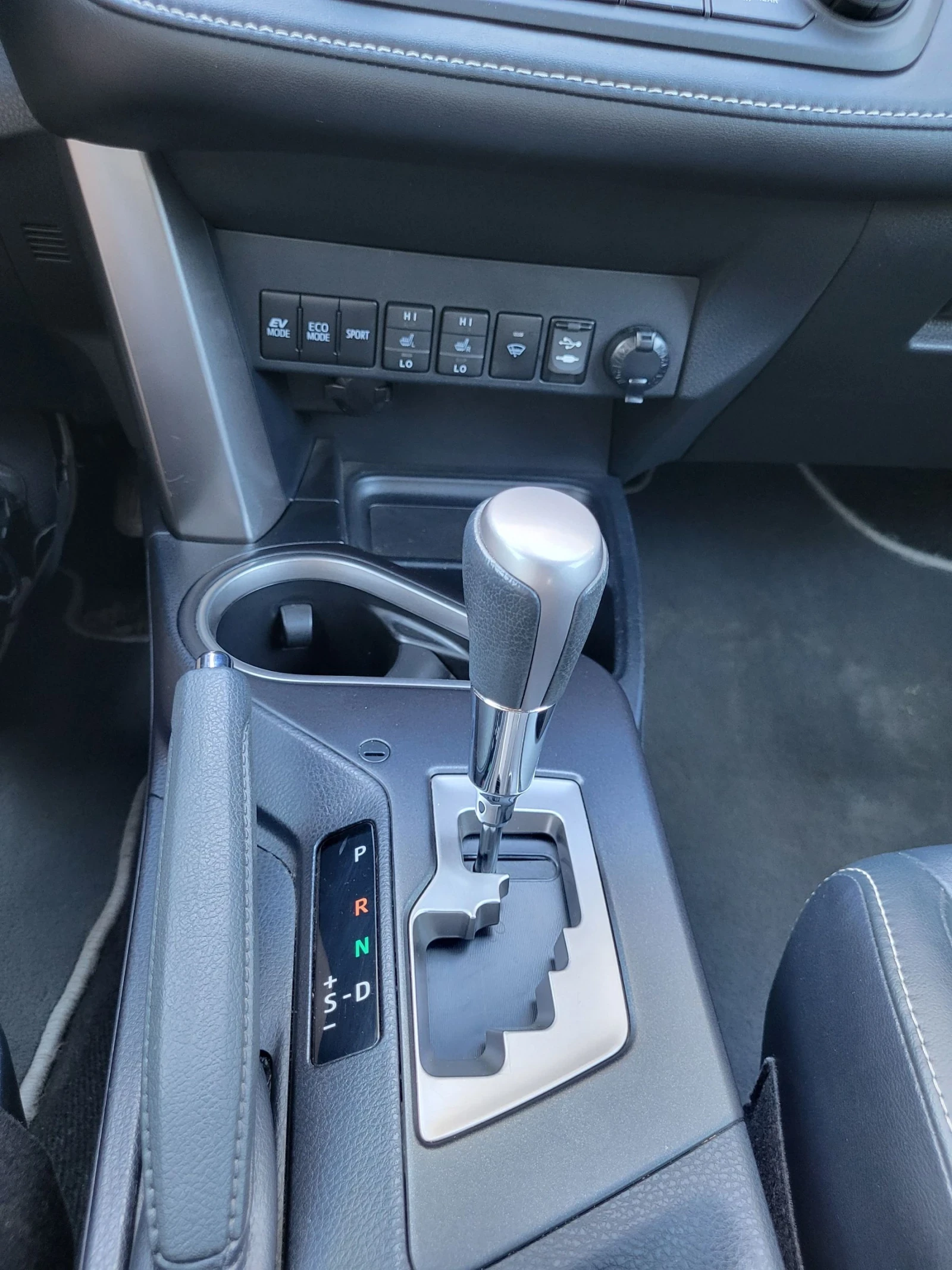 Toyota Rav4, снимка 12 - Автомобили и джипове - 54326154