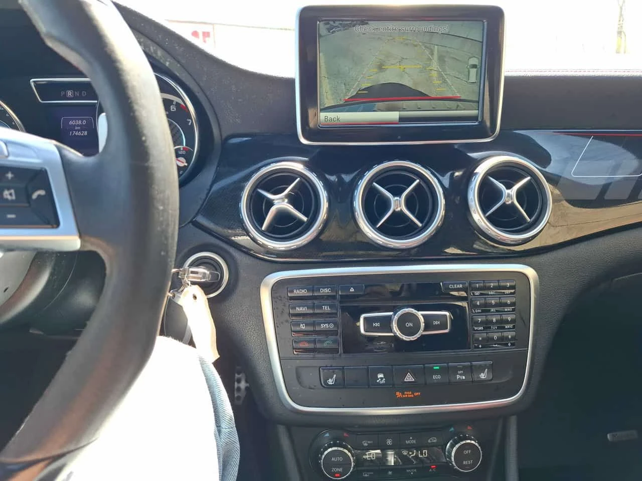 Mercedes-Benz GLA 45 AMG 4MATIC * BUCKET SEATS* AERO PACK* ПАНОРАМА* КАМЕРА, снимка 11 - Автомобили и джипове - 54493075