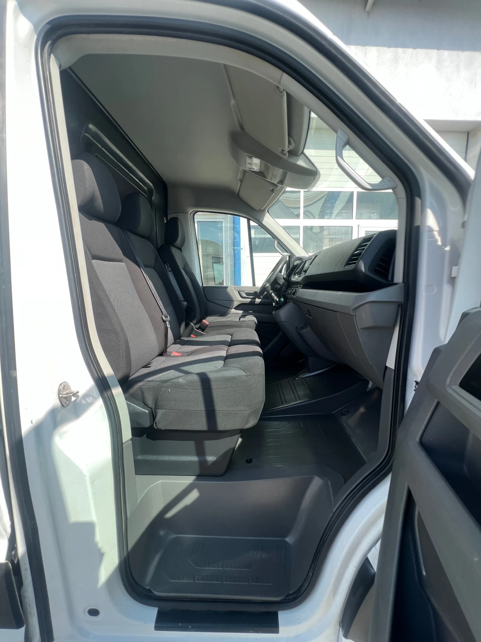 VW Crafter 3 броя / Климатроник / Оригинален вид , снимка 14 - Бусове и автобуси - 53863419