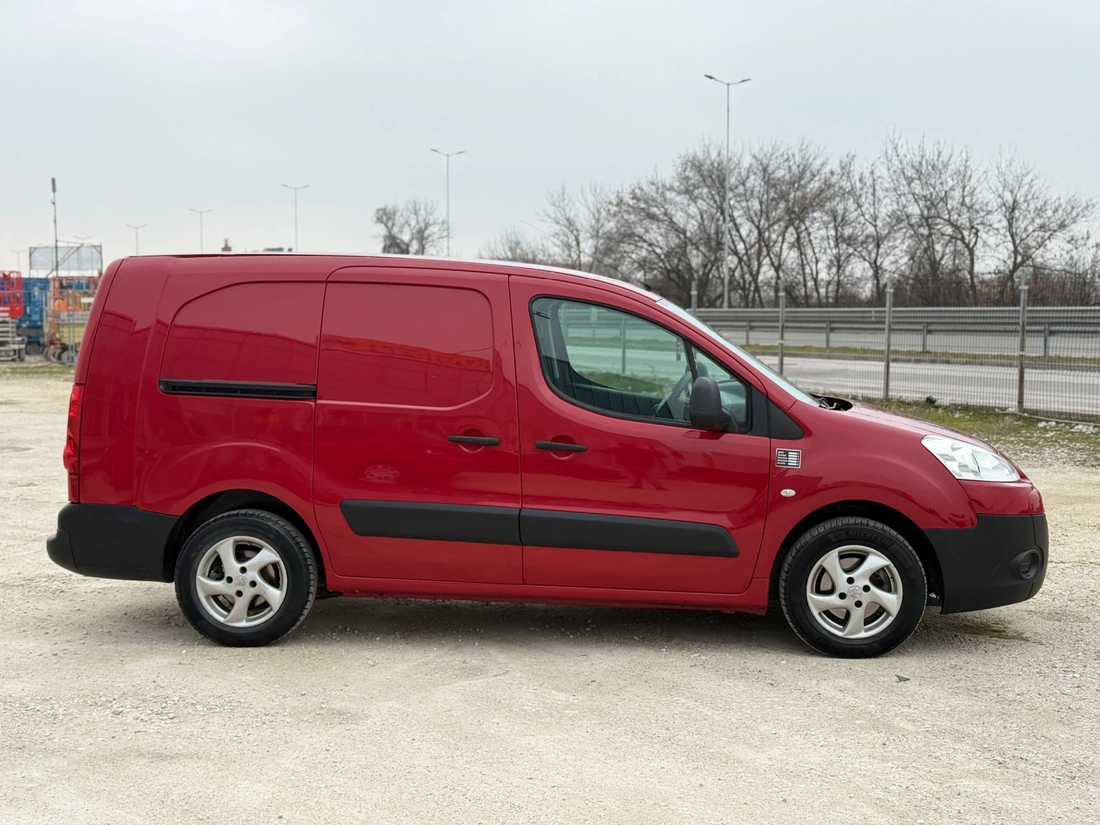 Peugeot Partner 1.6E-HDI* MAXI XXL* КАТО НОВ* РЕГИСТРИРАН* ОБСЛУЖЕ, снимка 5 - Бусове и автобуси - 54047269