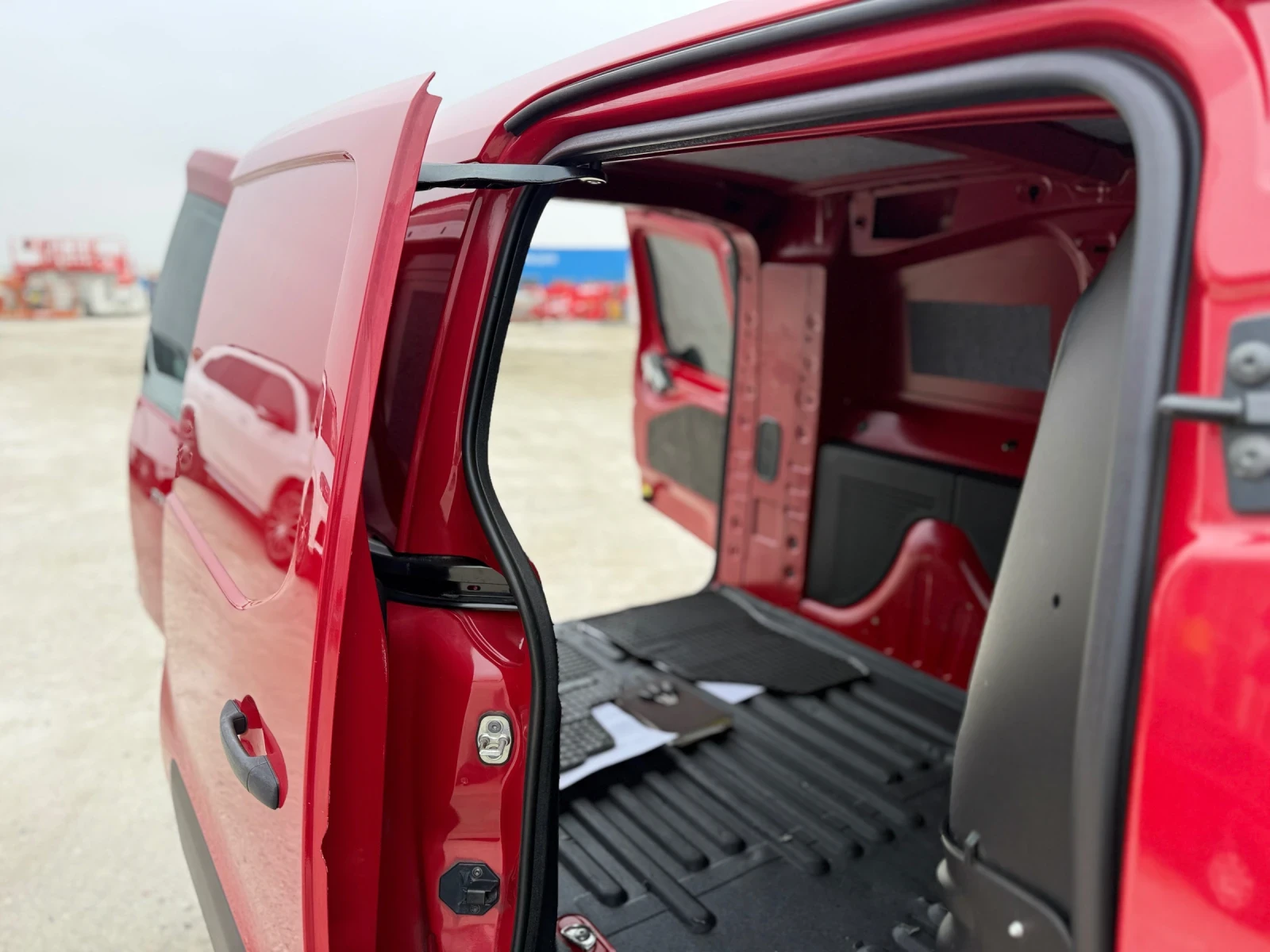 Peugeot Partner 1.6E-HDI* MAXI XXL* КАТО НОВ* РЕГИСТРИРАН* ОБСЛУЖЕ, снимка 16 - Бусове и автобуси - 54047269