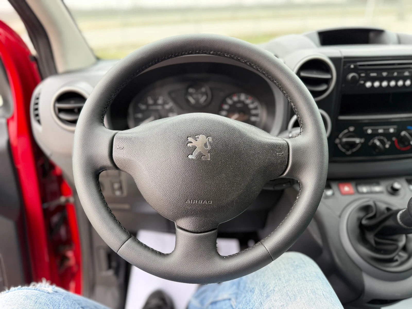 Peugeot Partner 1.6E-HDI* MAXI XXL* КАТО НОВ* РЕГИСТРИРАН* ОБСЛУЖЕ, снимка 11 - Бусове и автобуси - 54047269