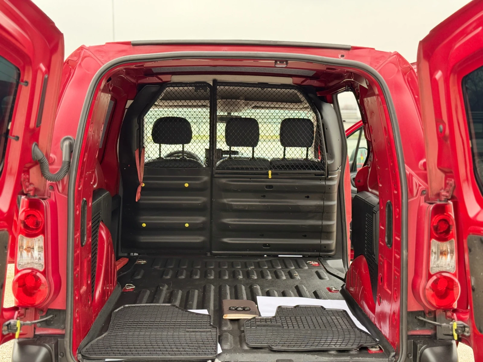 Peugeot Partner 1.6E-HDI* MAXI XXL* КАТО НОВ* РЕГИСТРИРАН* ОБСЛУЖЕ, снимка 15 - Бусове и автобуси - 54047269