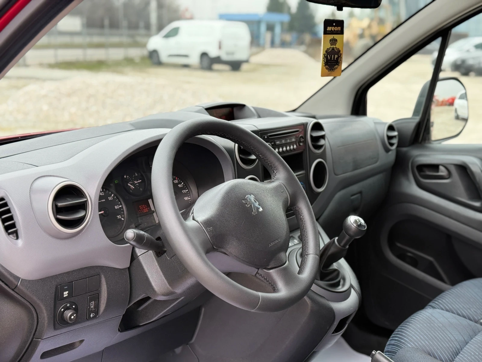 Peugeot Partner 1.6E-HDI* MAXI XXL* КАТО НОВ* РЕГИСТРИРАН* ОБСЛУЖЕ, снимка 8 - Бусове и автобуси - 54047269