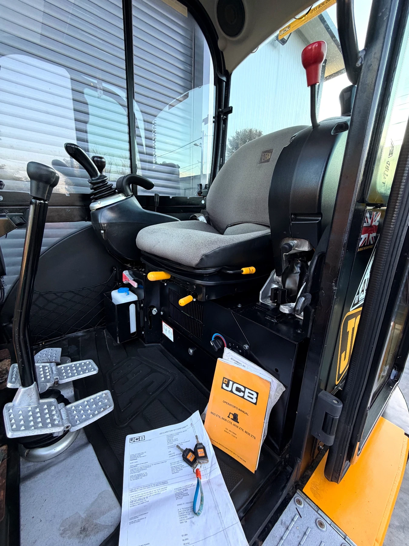 Багер JCB 8026 2.9т Перфектен, снимка 12 - Индустриална техника - 56298379