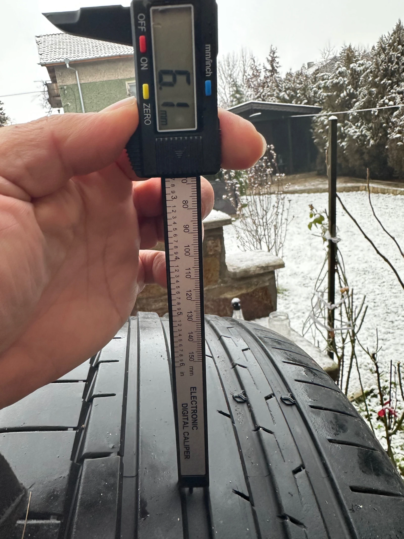 Гуми Летни 315/40R21, снимка 2 - Гуми и джанти - 54000442