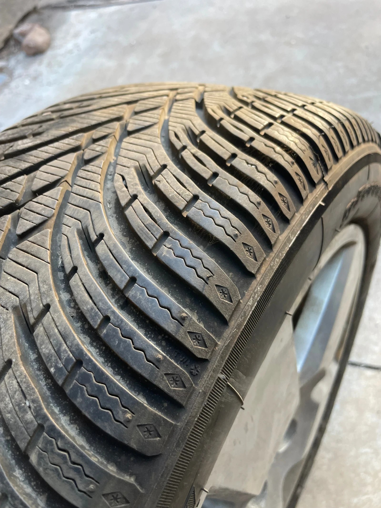 Гуми с джанти BF Goodrich 225/55R17, снимка 2 - Гуми и джанти - 56320607
