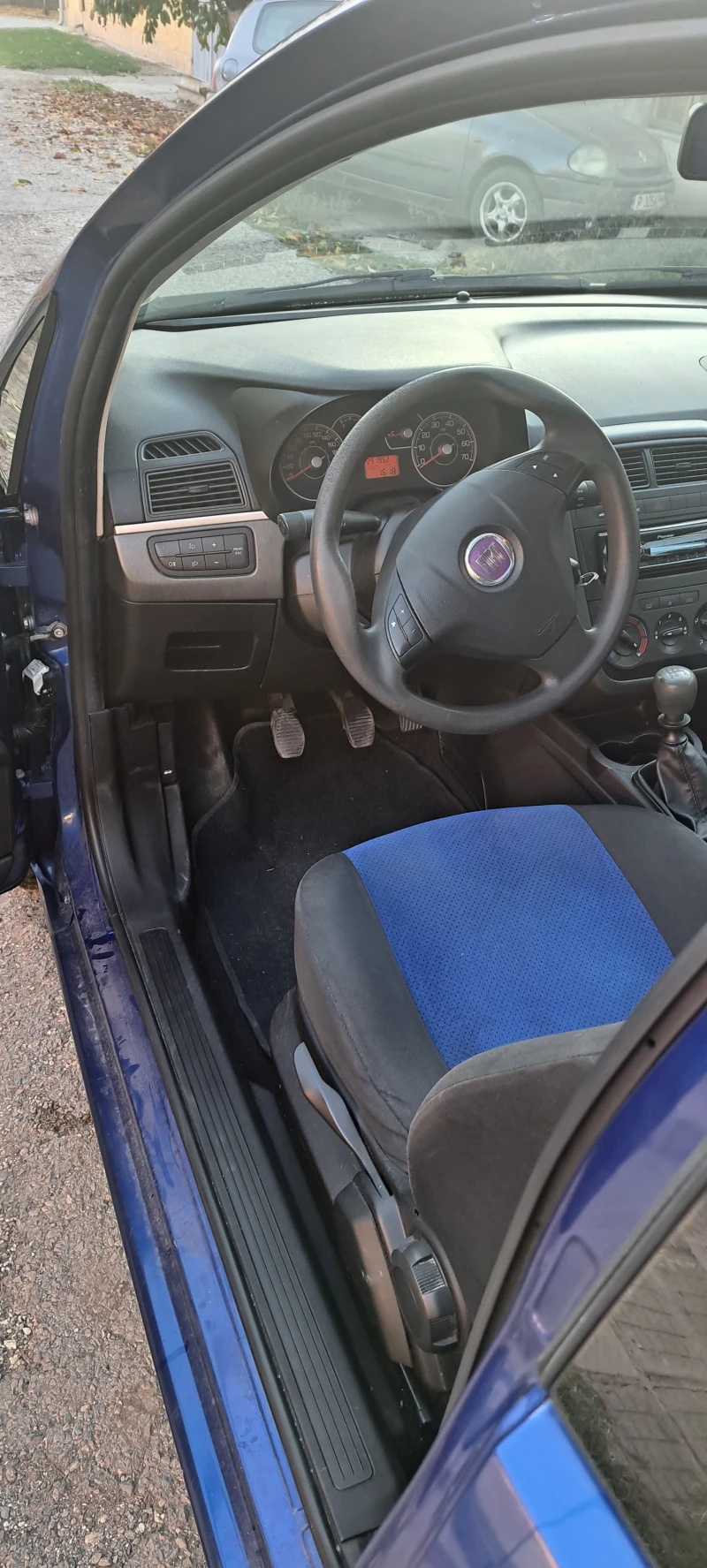 Fiat Punto 1.4, снимка 8 - Автомобили и джипове - 47806411