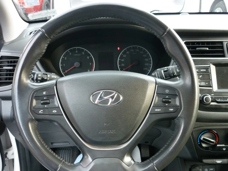 Hyundai I20 1.2i 85 к.с 5 бр, снимка 14 - Автомобили и джипове - 48015078