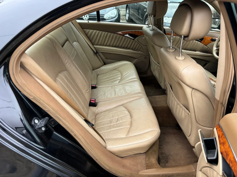 Mercedes-Benz E 220 2.2 CDI, снимка 10 - Автомобили и джипове - 49315669