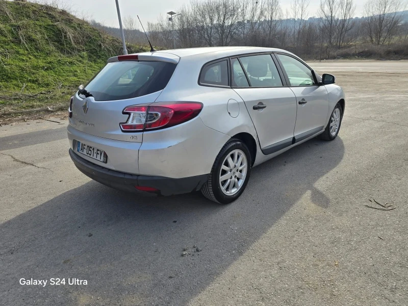 Renault Megane 1.5dci РЕАЛНИ КИЛОМЕТРИ! СЕРВИЗНА ИСТОРИЯ!, снимка 3 - Автомобили и джипове - 49550829