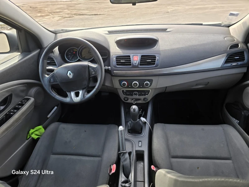 Renault Megane 1.5dci РЕАЛНИ КИЛОМЕТРИ! СЕРВИЗНА ИСТОРИЯ!, снимка 5 - Автомобили и джипове - 49550829