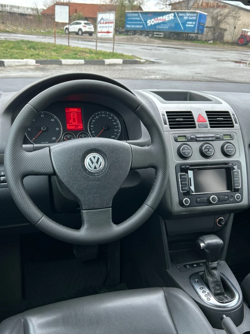 VW Touran 1.9TDI 105ps DSG Facelift 7местен , снимка 12 - Автомобили и джипове - 49535942