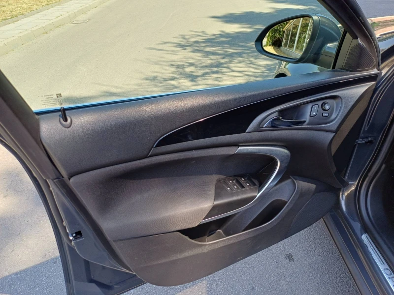 Opel Insignia 2.0CDTI Facelift, снимка 11 - Автомобили и джипове - 52116605