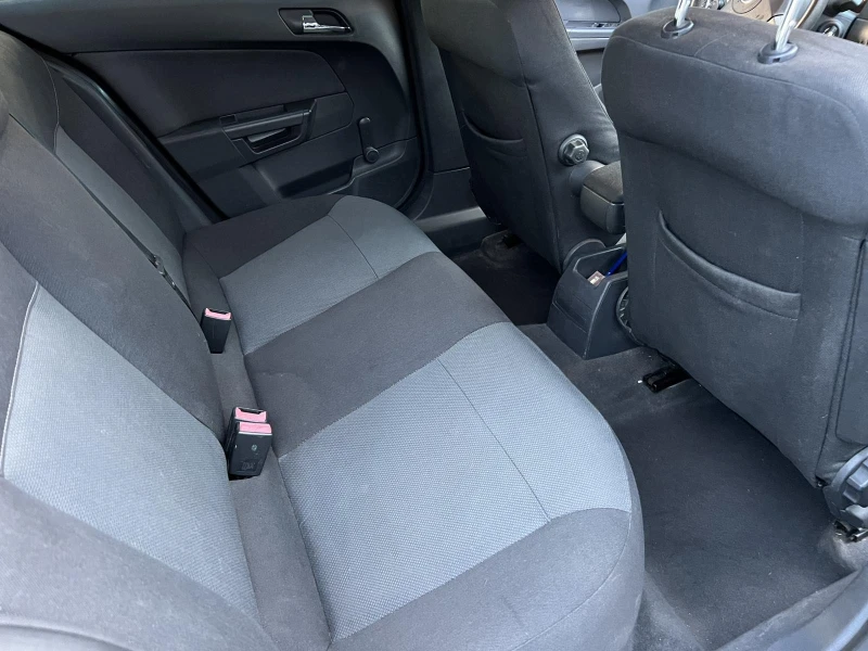 Opel Astra 1.6 TWINPORT, снимка 11 - Автомобили и джипове - 52194638