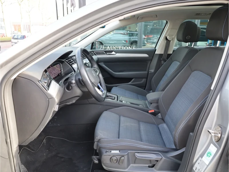 VW Passat GTE 1.4 TSI PHEV - Пълна Сервизна История, снимка 8 - Автомобили и джипове - 53458093