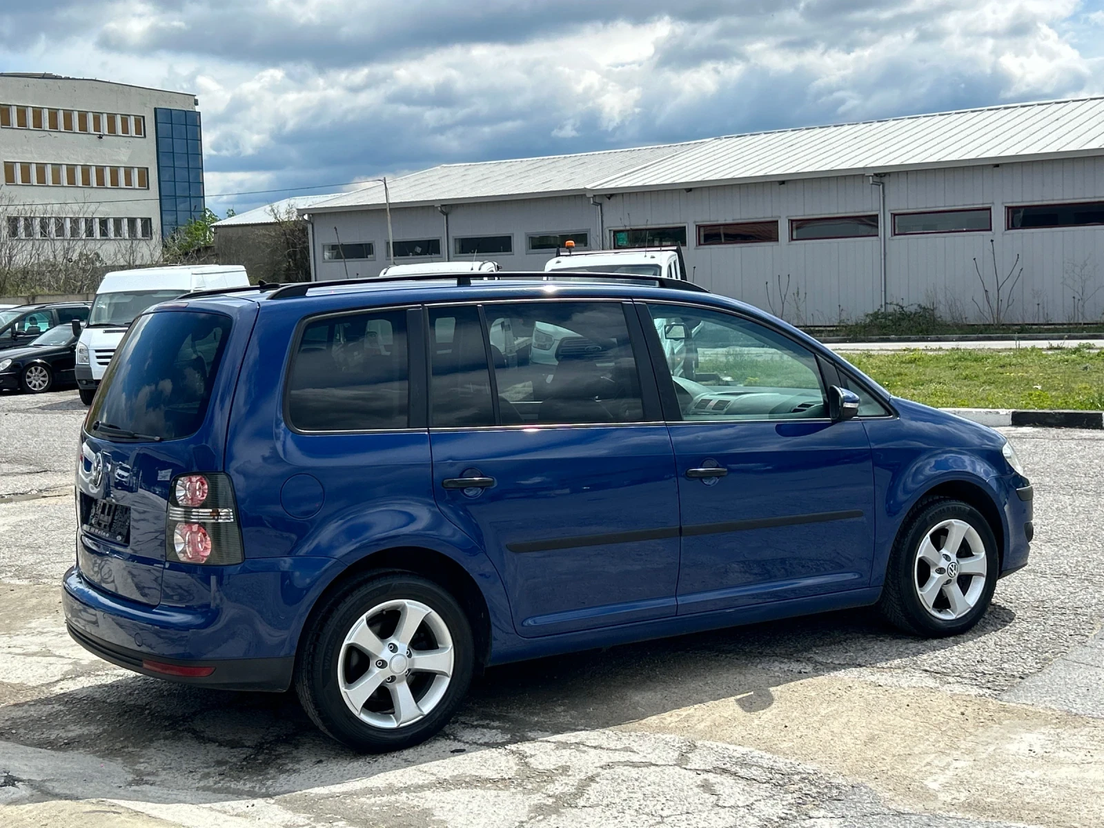 VW Touran 1.9TDI 105ps DSG Facelift 7местен  - изображение 6
