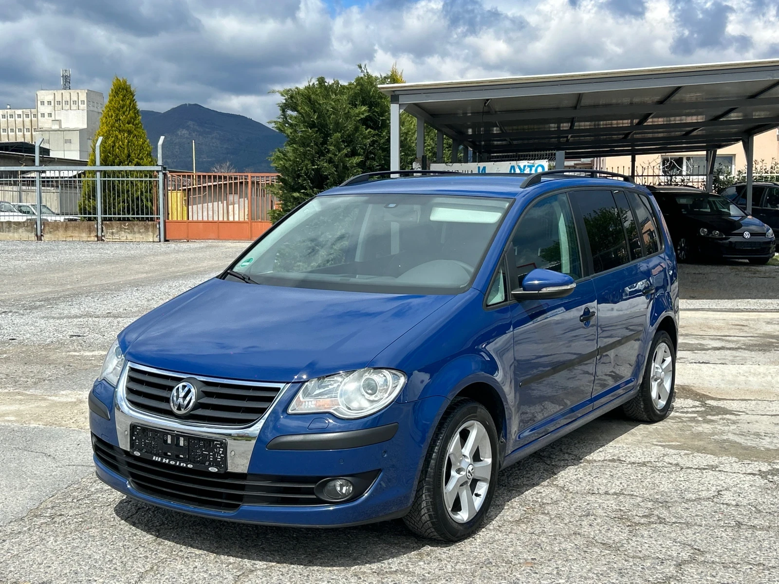 VW Touran 1.9TDI 105ps DSG Facelift 7местен  - изображение 2