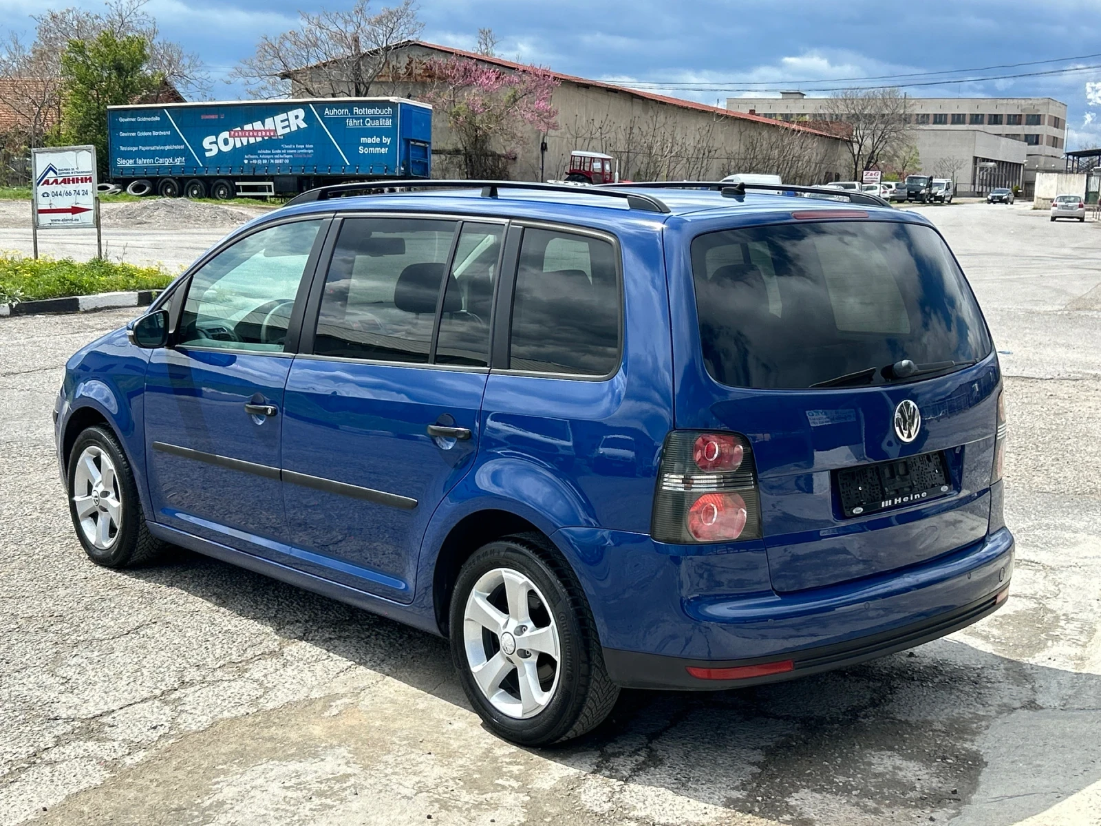 VW Touran 1.9TDI 105ps DSG Facelift 7местен  - изображение 8