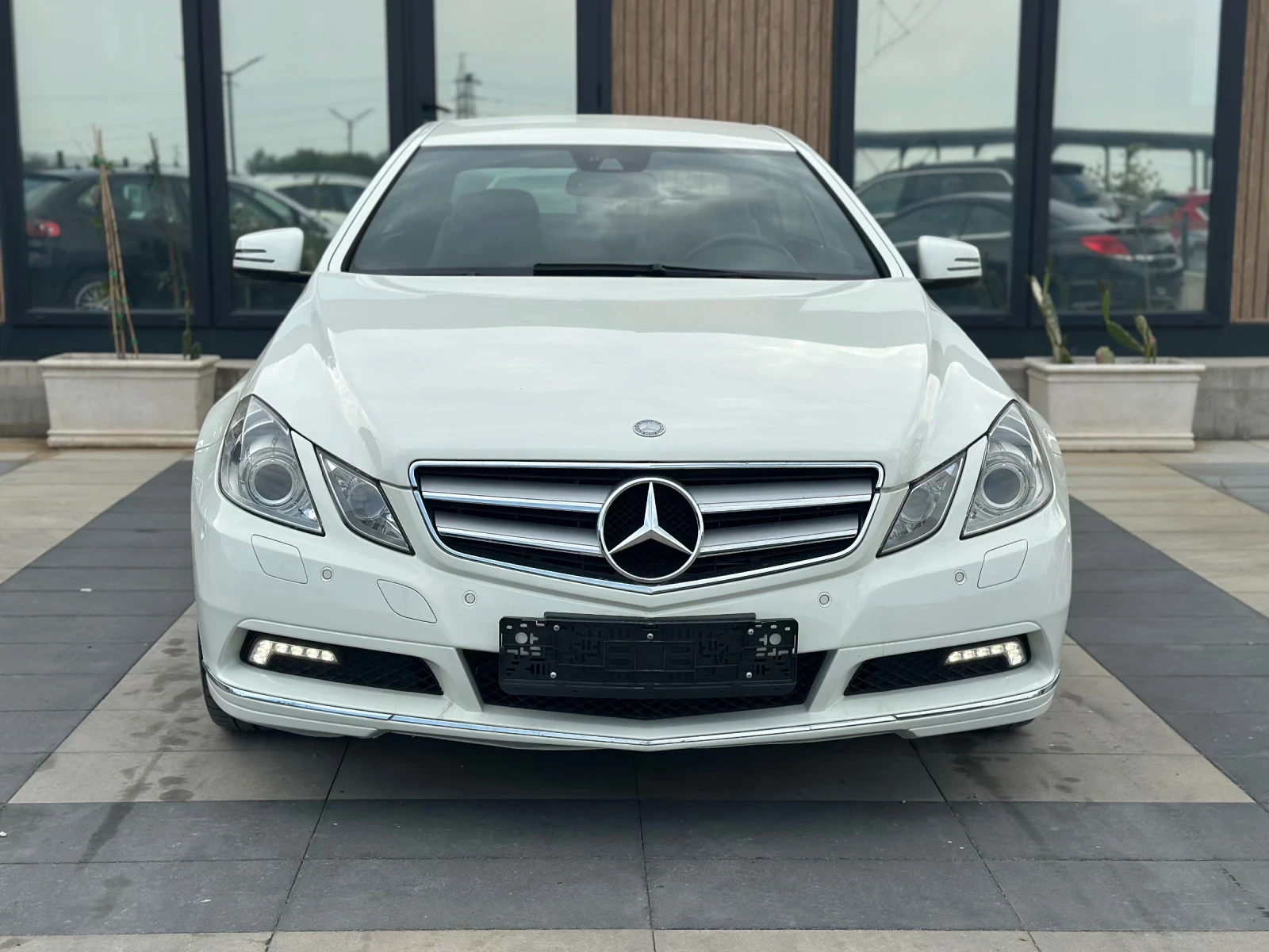 Mercedes-Benz E 220 * АВТОМАТИК* AMG*  - изображение 3