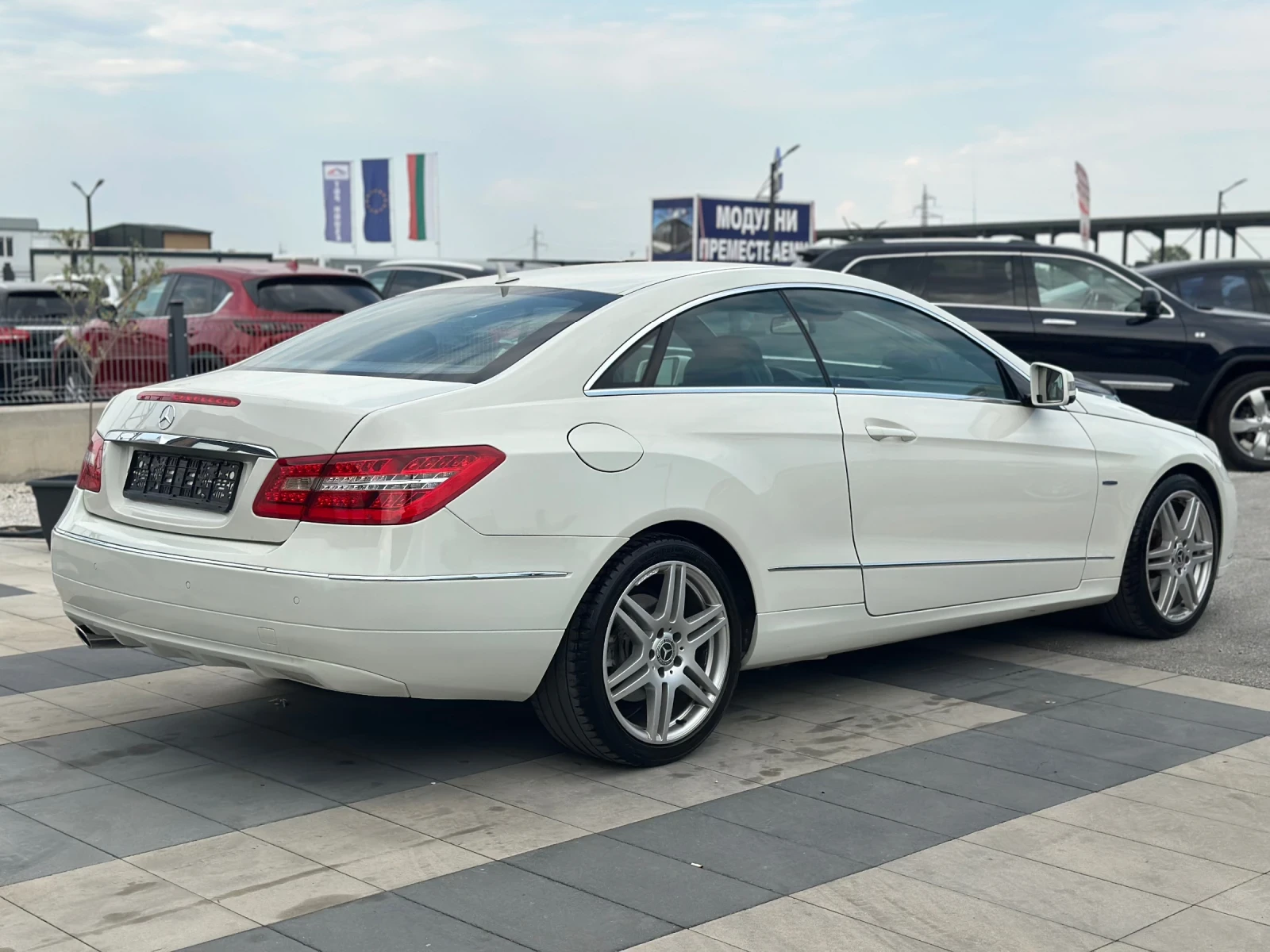 Mercedes-Benz E 220 * АВТОМАТИК* AMG*  - изображение 5