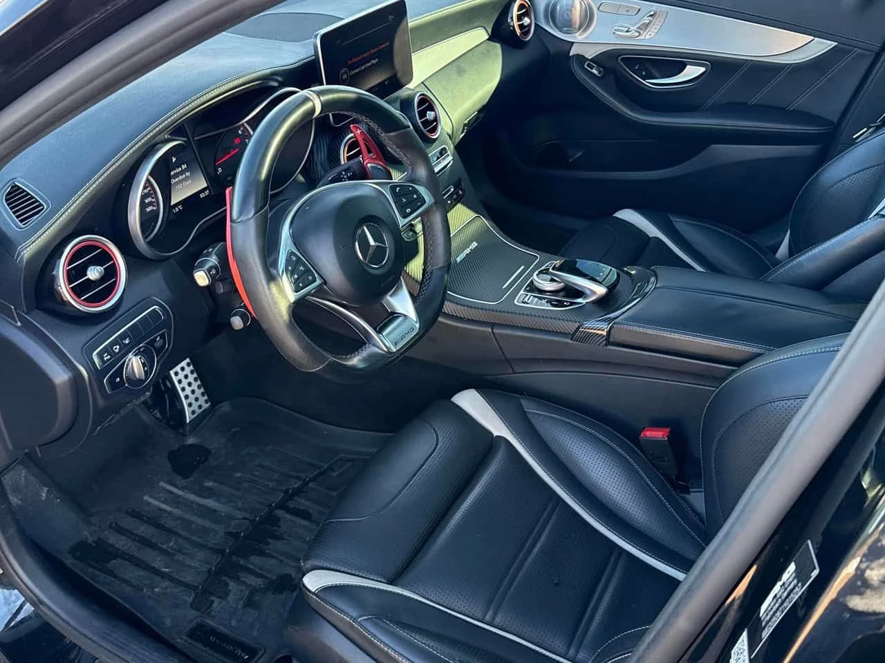 Mercedes-Benz C 63 AMG * АВТО КРЕДИТ* ЦЕНА ДО БГ * СЕРВИЗНА ИСТОРИЯ *  - изображение 7