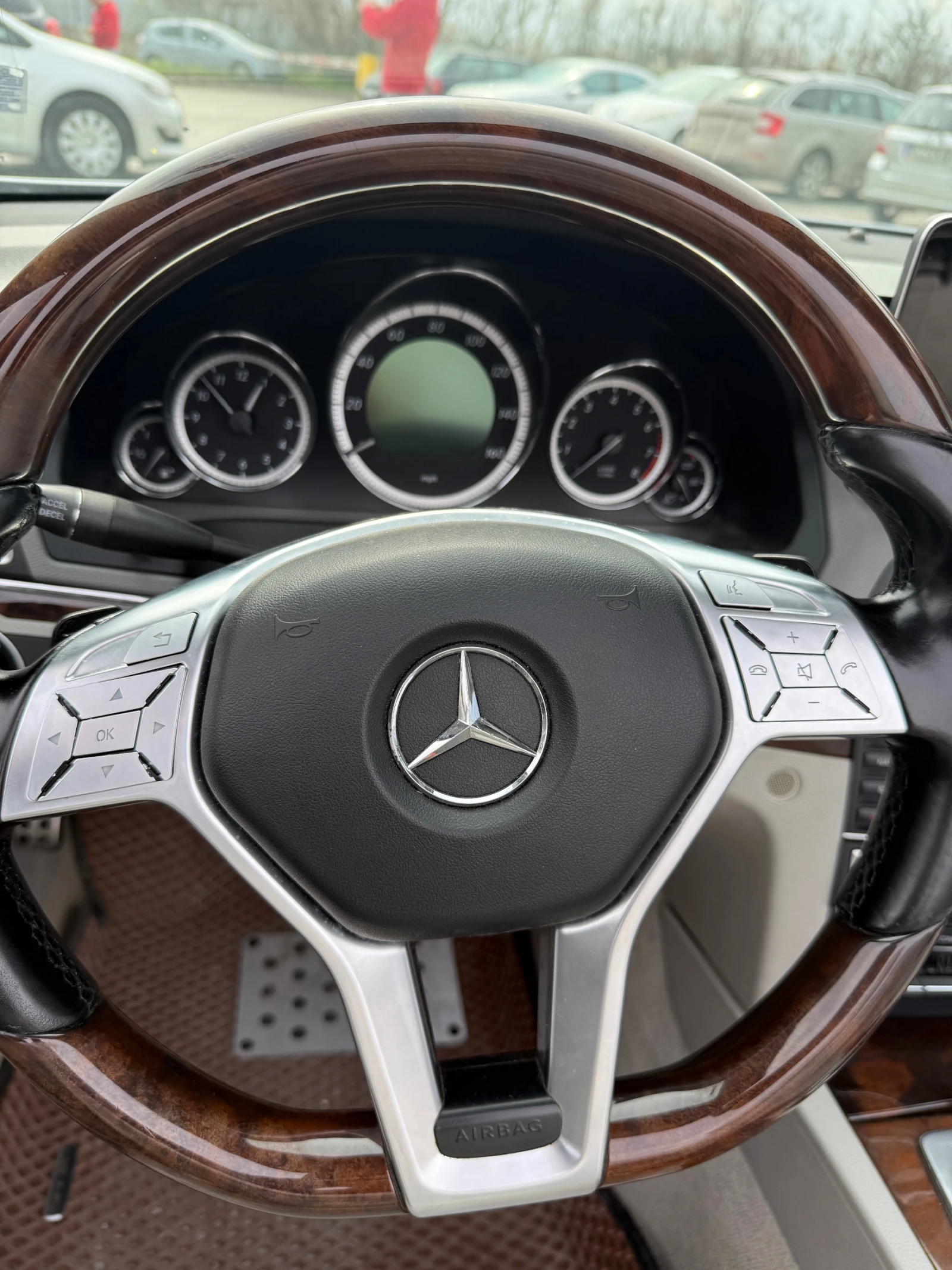 Mercedes-Benz E 500 CABRIO V8 FACELIFT / 5.5 Атмосферен / БЕЗ УДАР /  , снимка 7 - Автомобили и джипове - 53987852